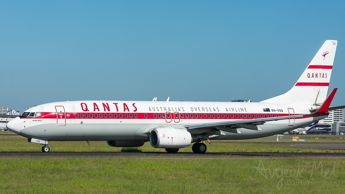 AvgeekMel's tweet photo. This time last year I had an amazing time planespotting at @SydneyAirport. I met up with some great local avgeeks @aussiepomm @www16Right @flywunala & took far too many pictures of the Aussie Planes which I have spent most of this year editing! Here is @Qantas #RetroRoo2 #avgeek https://t.co/GQHeUddRms