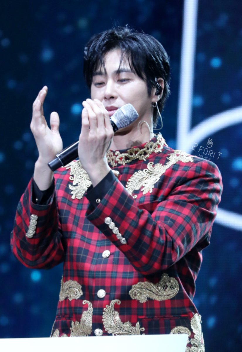 2for1T's tweet photo. 191228 The Starry Night with Cassiopeia
정윤호가 깨물 하트 하는 방법😍
#동방신기 #유노윤호 #정윤호 #yunho #ユノ #ユンホ #東方神起 #TVXQ https://t.co/ZtlolCLOOY