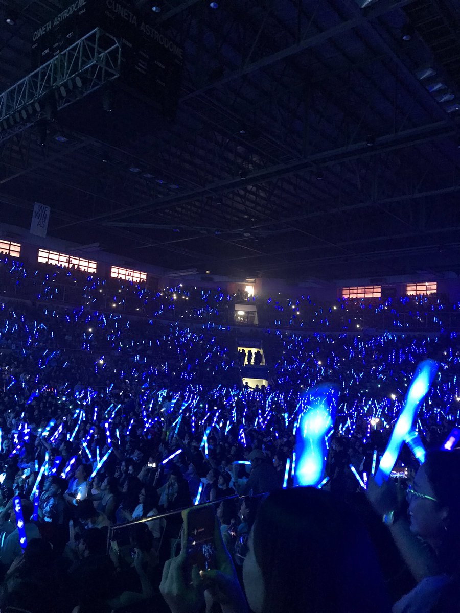 SB19WORLD's tweet photo. Blue Ocean 💙🌊

#SB19ConcertinManila
#PushAwardsATIN
@SB19Official https://t.co/24i26bPAz2