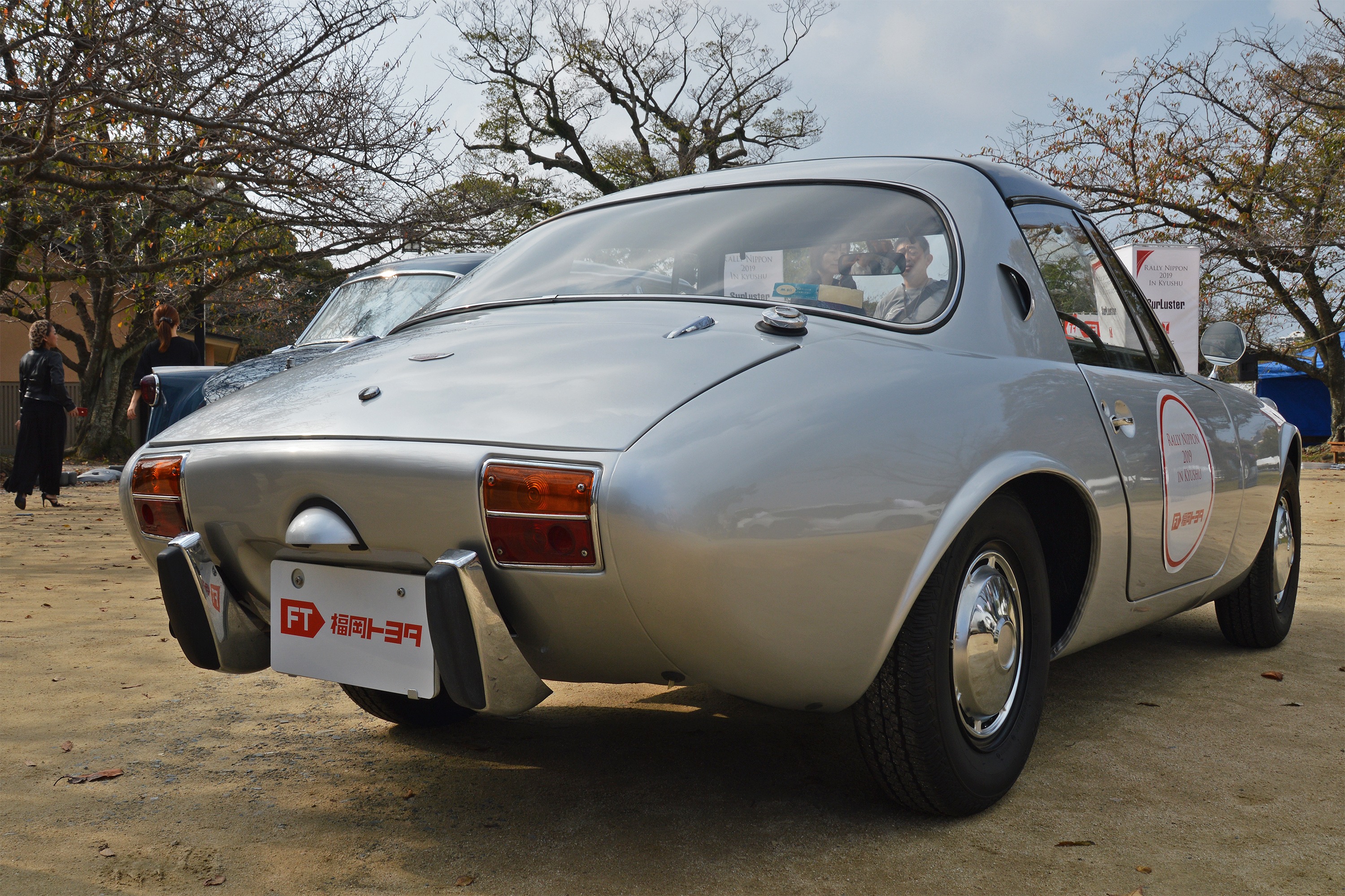 タケ 見た目の印象はほとんど軽自動車 実際は軽自動車の規格より全長が少し長いくらいのサイズだ 重量はわずか580kg 排気量は790cc T Co Hn3dkyh0dg Twitter