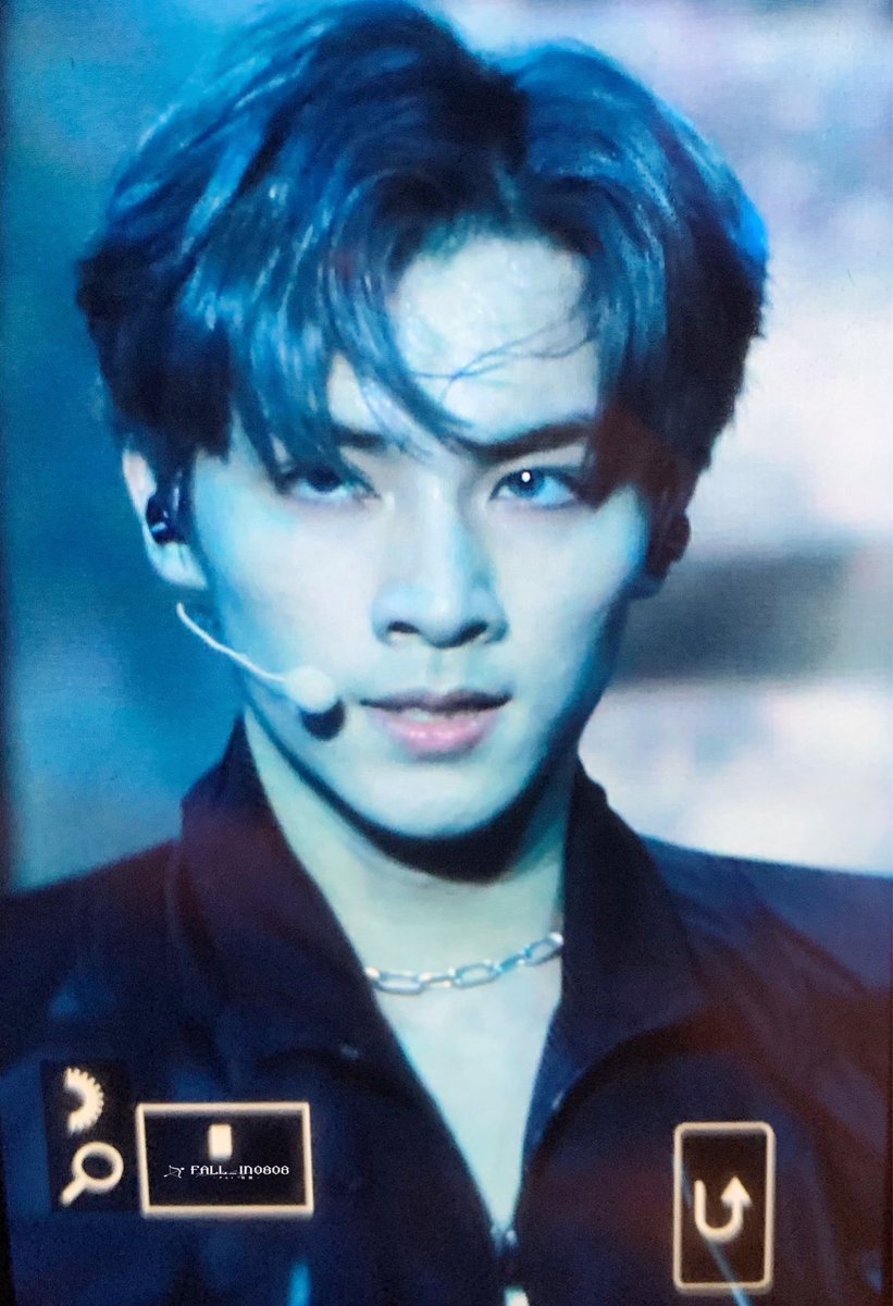 FallIn0808's tweet photo. 191228 深圳FM
💚💚💚
#샤오쥔 #WayV  #肖俊 #XIAOJUN  #WayV_XIAOJUN https://t.co/38eX84QvVT