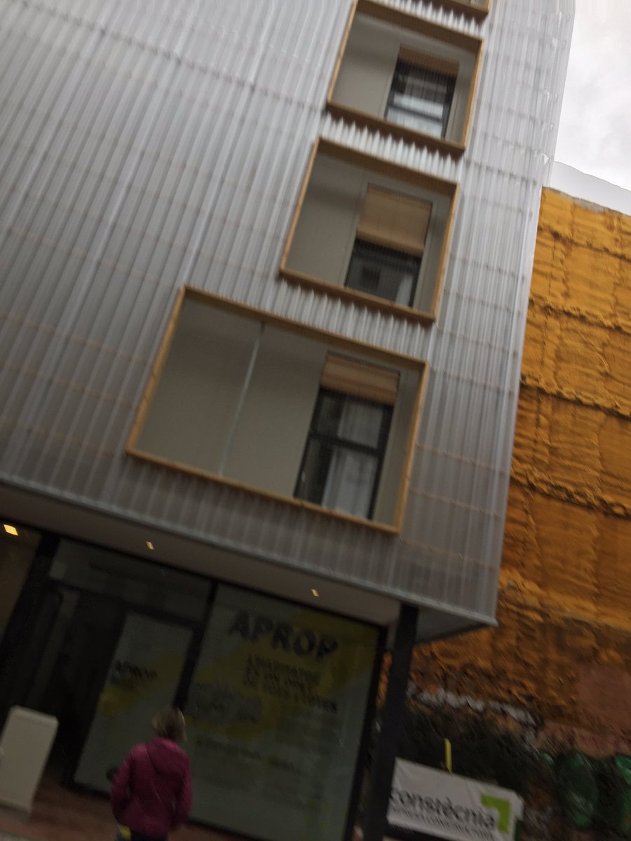 femgotic's tweet photo. 👏🏾👏🏾👏🏾👏🏾 l’ @bcn_ajuntament comença a crear mesures x dinamitzar el barri #CiutatVella #Gotic :sortejarà 6 dels 12 pisos #aprops a parelles joves.Compra l’edifici del costat per ampliar el CAP i fer escola de música Municipal ... Demà més informació https://t.co/7IblWPAAKs