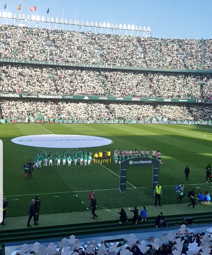 danne_martinez's tweet photo. Last @LaLiga match before 🌲🎅 at home at the Benito Villamarín Stadium @RealBetis against @Atleti  
⚽️🇳🇬🔴⚪ Thanks to the club RBB 🔝 It's always a pleasure to visit this stadium with a great atmosphere 📢👍🏼👌🏼 https://t.co/dxVm1F28B3