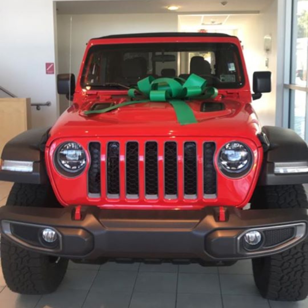 PhillipsCJDR's tweet photo. Ride into 2020 with a 2020 Jeep Gladiator! 🎉🎈 Trades welcome! 🚗🚙 Financing available! ✅ #newcar #newyear #newjeep #newtruck https://t.co/H1ks3zMwwk
