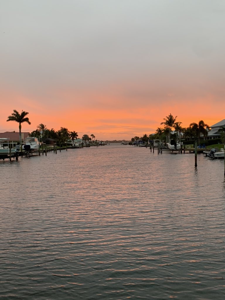 charitygruwell7's tweet photo. Beautiful skies this morning! #runvero #runner #bridgeloop #verobeach #SaturdayVibes https://t.co/E727MVzF7u