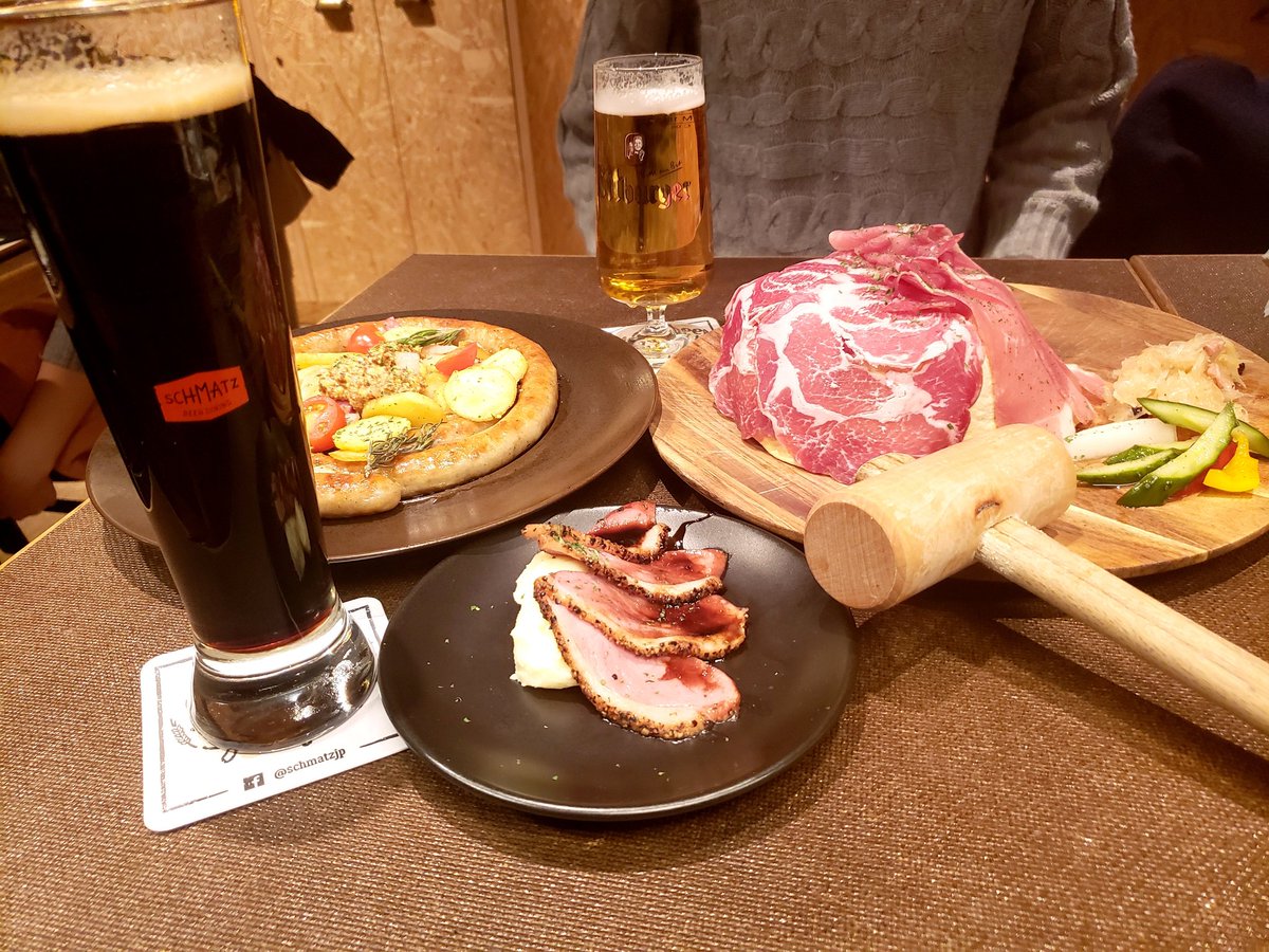 さいふぁブース行ってきたよー!!タペストリーとカルタ買って、ドミテリアは交換で無事推しを手に入れました!!その後ドイツ料理屋でエーデルピルス飲んできた。完璧。 