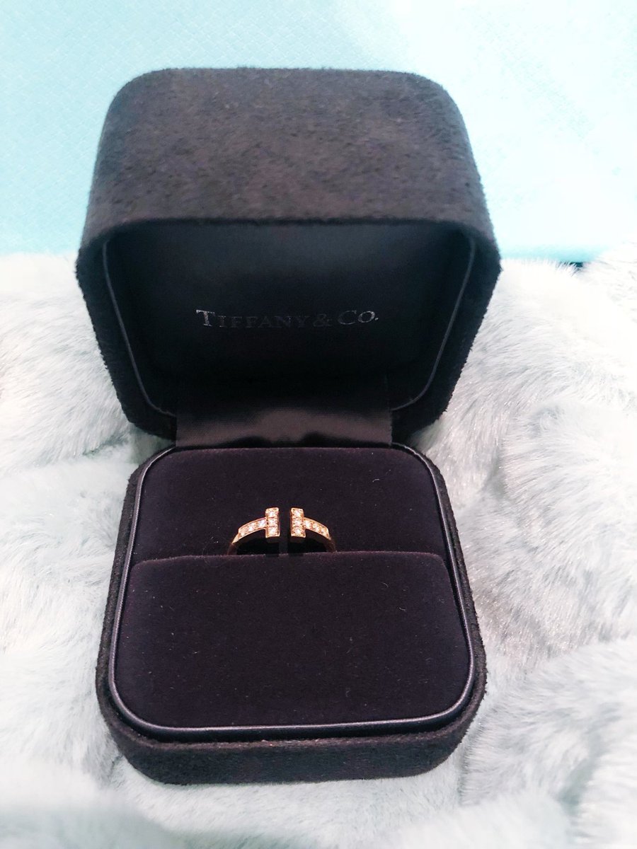 sakurina0413's tweet photo. 彼からサプライズで
クリスマスプレゼント💍💎✨
泣いた👼
前に2人でフラッとTiffanyに行った時に、私がこの指輪ずーっと見てたの覚えてくれてたんだ😢
あーほんと
世界で1番好き。 https://t.co/HZ47uMban4