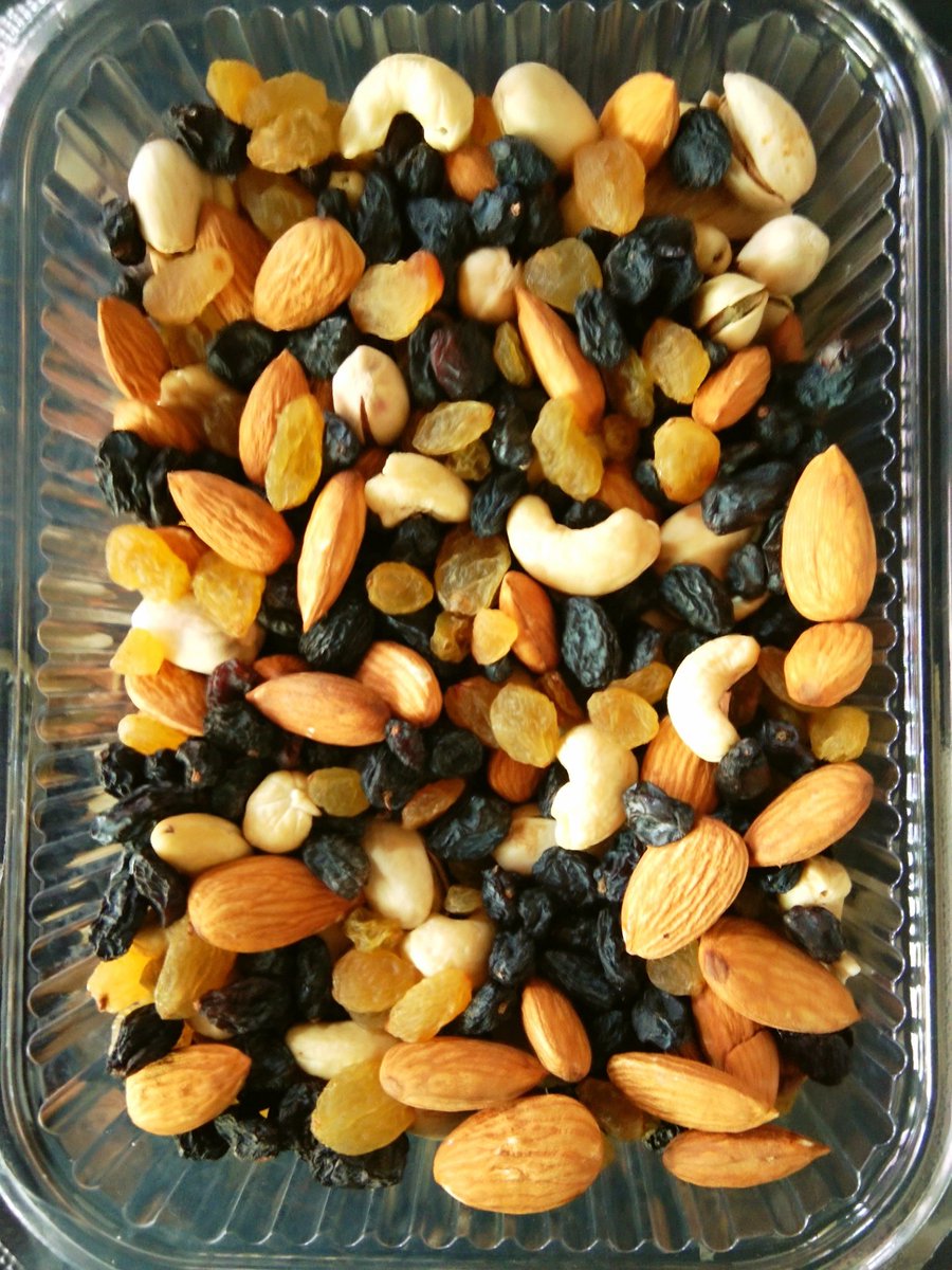 Dry fruits mix~ Gift from bro-in-law straight from #chennai 

#chennaigift #chennaigifts #chennaifoodie #chennaiblogger #chennaites #chennaispice #badam #khaju #kismis #cashew #cashews #cashewnuts #nut #nuts #pista #pistacchio #pistachio #dryfruits #dryfruitbox #dryfruitsandnuts