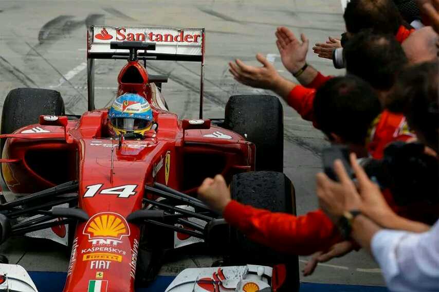 AtopeF1's tweet photo. ⚠️⚠️ ¡¡¡BOMBAZO!!! 💣💣💣⚠️⚠️

¡¡¡Ferrari anuncia a Fernando Alonso como piloto oficial para la temporada 2021!!! El piloto asturiano será compañero del piloto monegasco Charles Leclerc en la Scuderia Ferrari.
En 2021 volveremos a ver a @alo_oficial de vuelta en la Fórmula 1. https://t.co/CREhk1Al4i