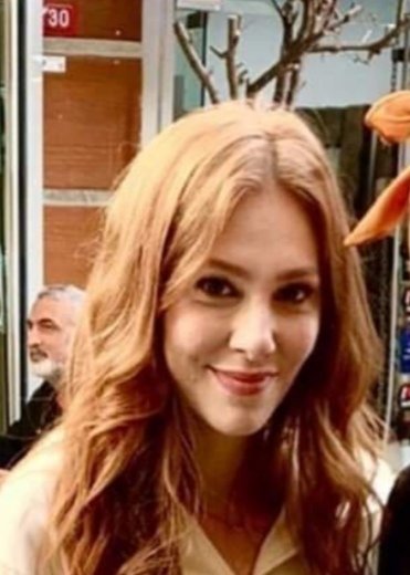 Claudia04478847's tweet photo. Excelente sábado para todos, y para nuestra bella y dulce Reina @elcnsng
Te extrañamos. 👑🐝🧡#ElçinSangu https://t.co/WXdYGJt1ns