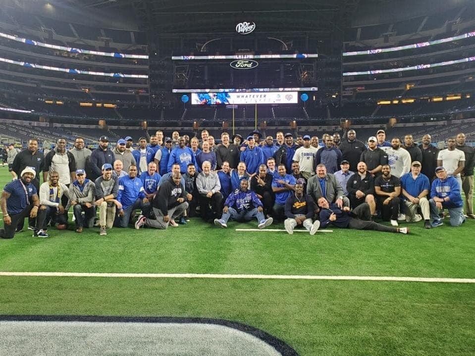 DeAngeloRB's tweet photo. Our foundation of tiger football! We had a chance to catch up from class of 1955 to class of 2018! I found out nothing changes just history repeating it self! See u at the cotton bowl!! (Cowboys we will show u how u represent in dallasπ₯±) #GTG #murderink #wetoodeep #EyesupALLin https://t.co/GhG0gaxnkw