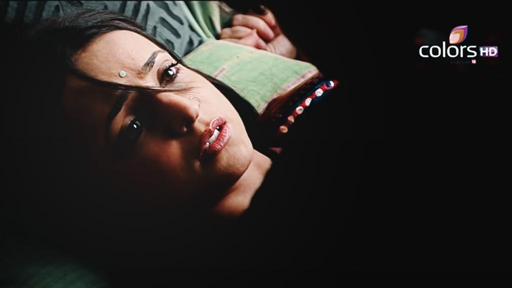 Do you see the intensity in their eyes?   #SanayaIrani   #ashishsharma   #Rangrasiya