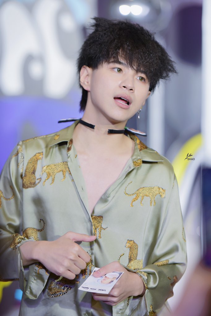 SHAOatAM's tweet photo. 我不管，就是一模一样！

#GalaxyAxTEMPT #GalaxyAFanFestxUltimateTroop 
#2wish
#คนของแปลน
#MeanPhiravich https://t.co/WeVzKIpFoj