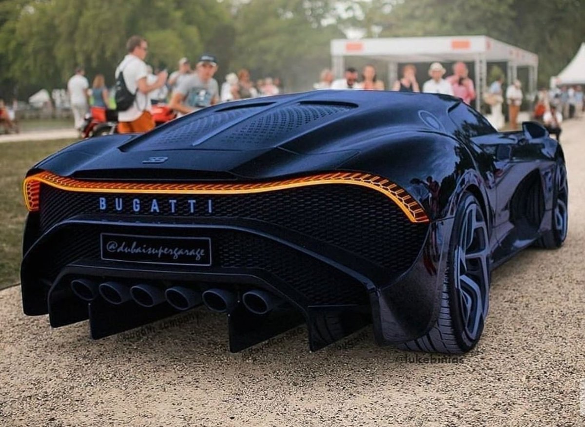 WorldWideCarsTM's tweet photo. Fully blacked out Bugatti. https://t.co/1YNrUukwuS