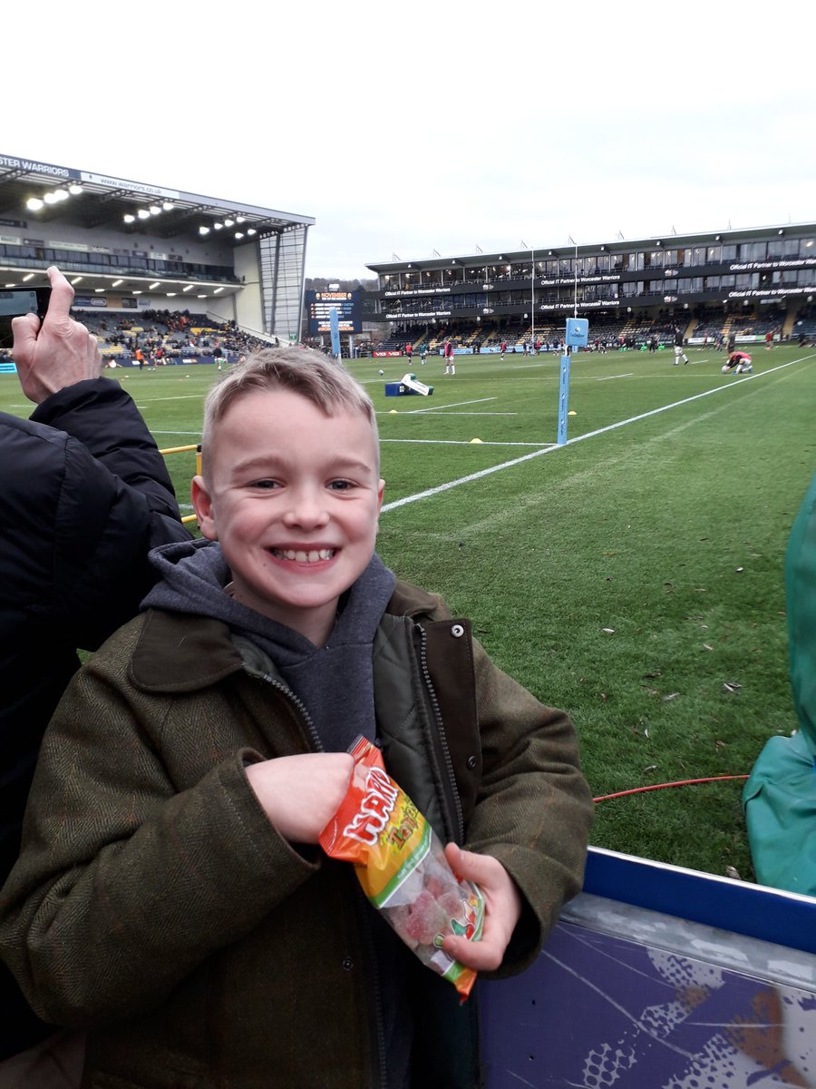 Come on you #Warriors @WorcsWarriors #rugby #rugbyboy We can hear you @theandrewe 🤣