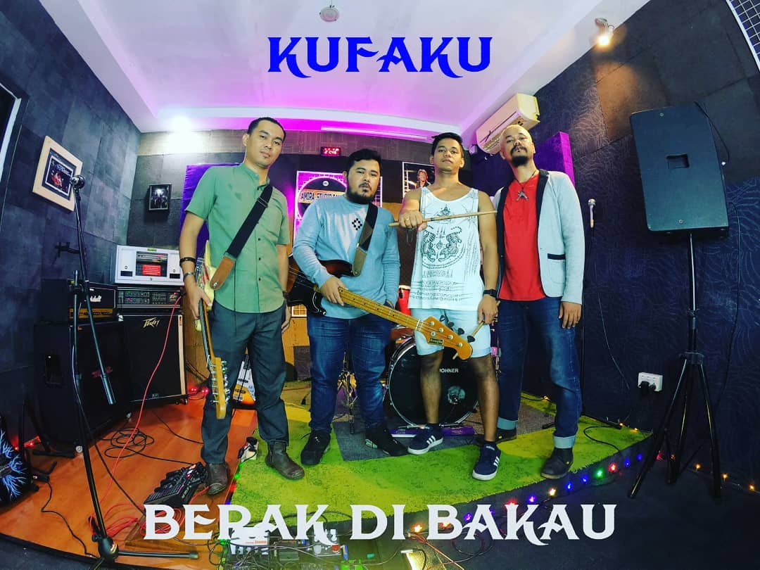 KUFAKUBAND1's tweet photo. Halo...... Para pecinta KUFAKU
Siapkan kuota internet anda di malam tahun baru ini 2020 jam 00:00 wib
Kita akan tayang premiere di channel youtube thekufaku
Kita akan luncurkan singgel terbaru
KUFAKU - BERAK DI BAKAU https://t.co/aL3QdqleS1