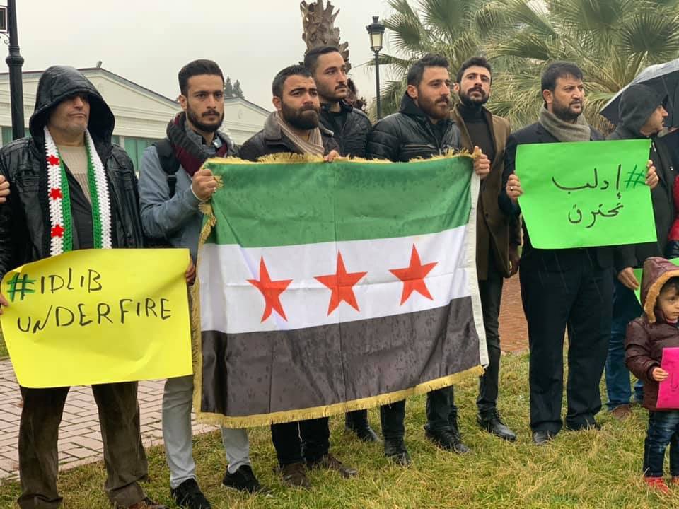 asaadhanna's tweet image. Syrian and Turkish people in a demonstration in #Gaziantep to stand by the civilians in #Idlib who are under the attacks of Assad and Russia.
#IdlibisUnderFire