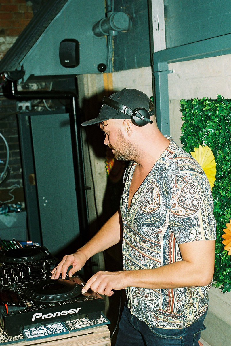 FESTIVE FUNK TONIGHT! 🎅🏽 come for some 🍻 &amp; a 💃🏻🕺🏽with us from 7pm with leicester locals jonna &amp; dan jones on the decks till late 🎷📀🎺 free entry obvs 🥰 #leicester #events #music #vinyl #djs #funk #soul #disco #christmas #highstreet #free #FREEENTRY