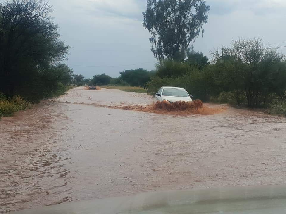 ReenvalSA's tweet photo. Lovely #rain falling #Bainsvlei #Free_State πΈ Christel Theron @SAWeatherServic @sawx_sa_weather @eNCA @eNCAWeather @venter_annette @debeer_anika @JoelGuy_ @TeamNews24 @BfnCourant @maroelamedia @NetNuus_ZA @vslandbou @landbou @TheSAnews @SABCNewsOnline @_ArriveAlive https://t.co/J87CynLvWj