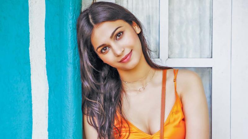 like2in's tweet photo. Shamata Anchan of Everest fame makes Kollywood debut in Darbar - I play a strong female character. I have a lot of scenes with Rajini Sir.  #ashutoshgowariker #Entertainment #Kollywood #ShamataAnchan https://t.co/zcSPLCcHKZ https://t.co/9osvNgyNP5