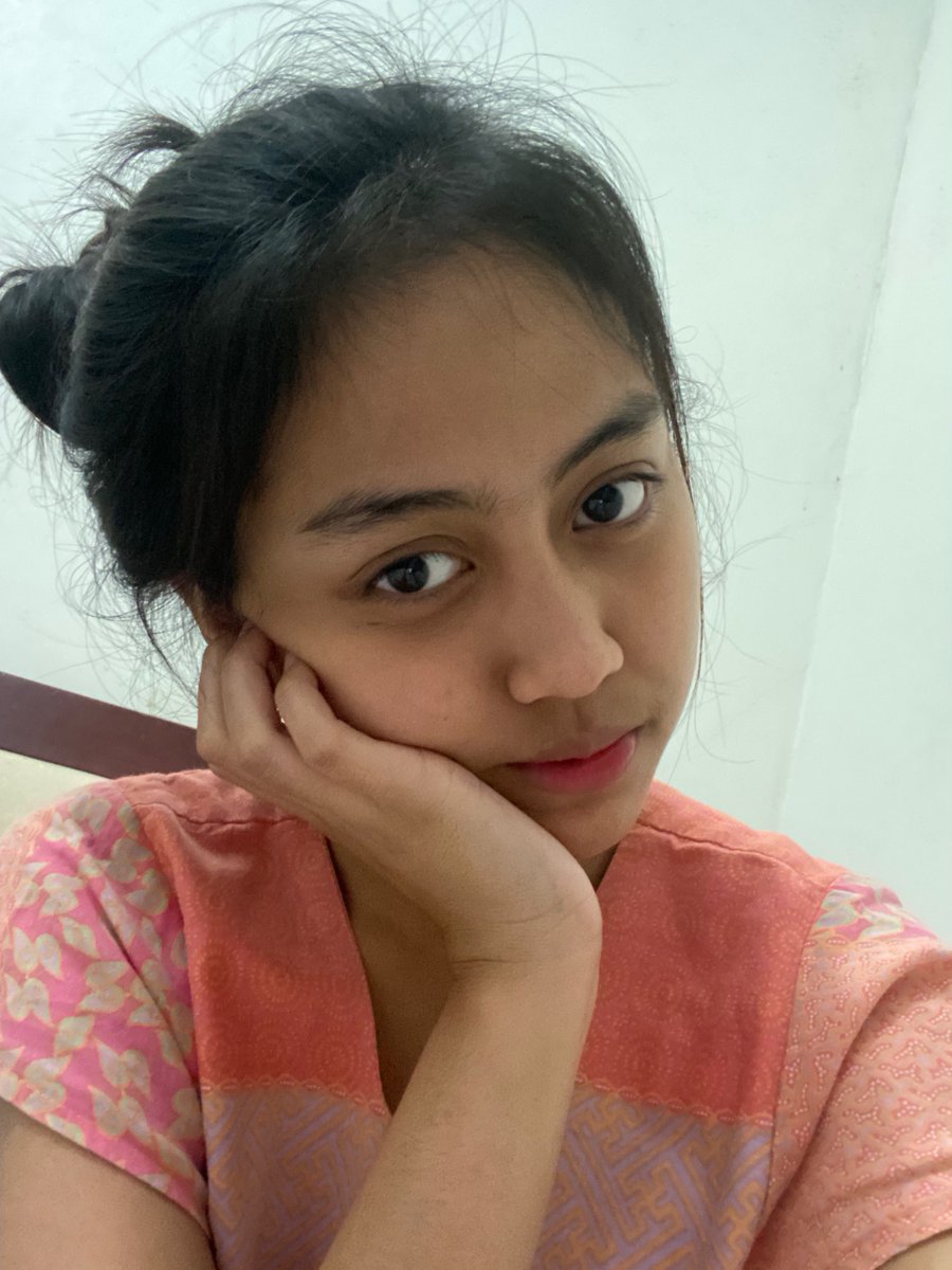 _siscasaras_'s tweet photo. Selamat #MalamMingguTerakhir2019 dari aku yg gapernah diajak malming-an. Ini udah mandi!! https://t.co/pDTj4fVwe8