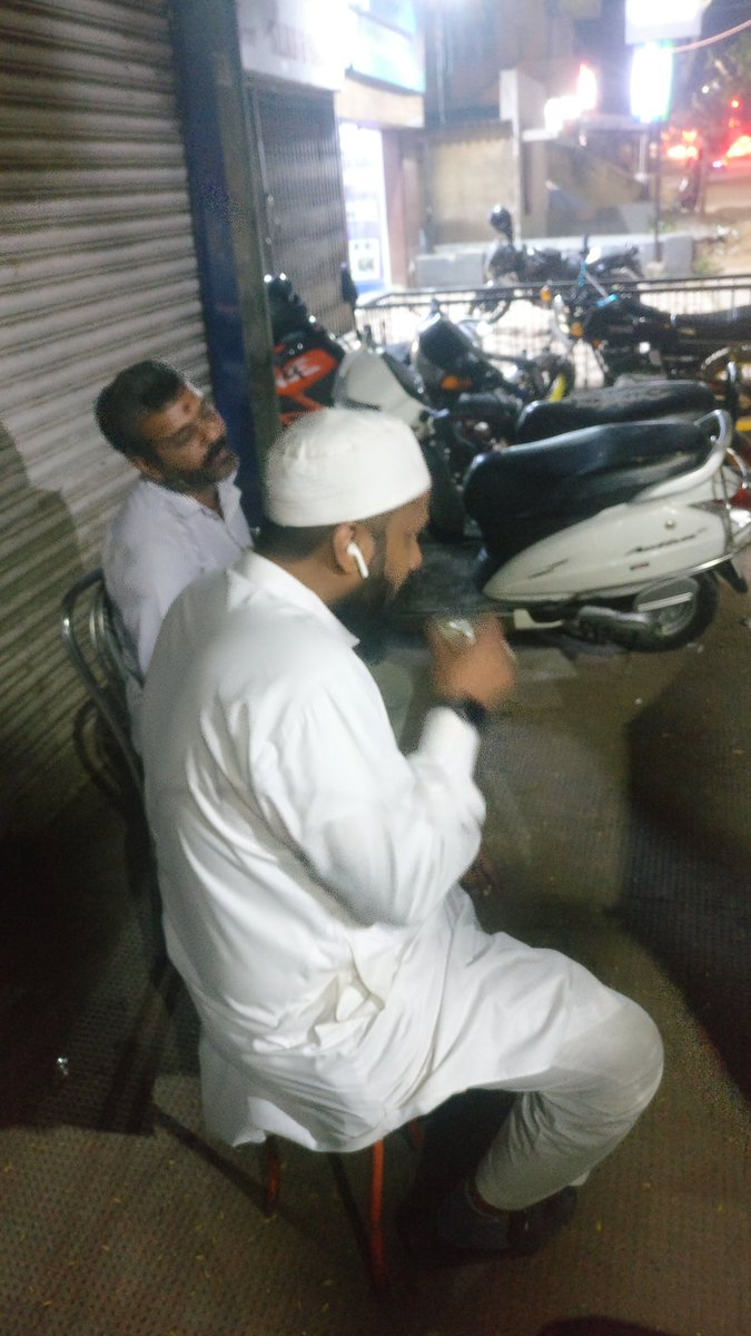 Brotherhood only In #India

A Muslim and Hindu enjoying there Tea together

#IndiaAgainstCAA
#IndiaRejectRadicals 
#IndiaRejectsCAB 
#IndiaRejectsNRC