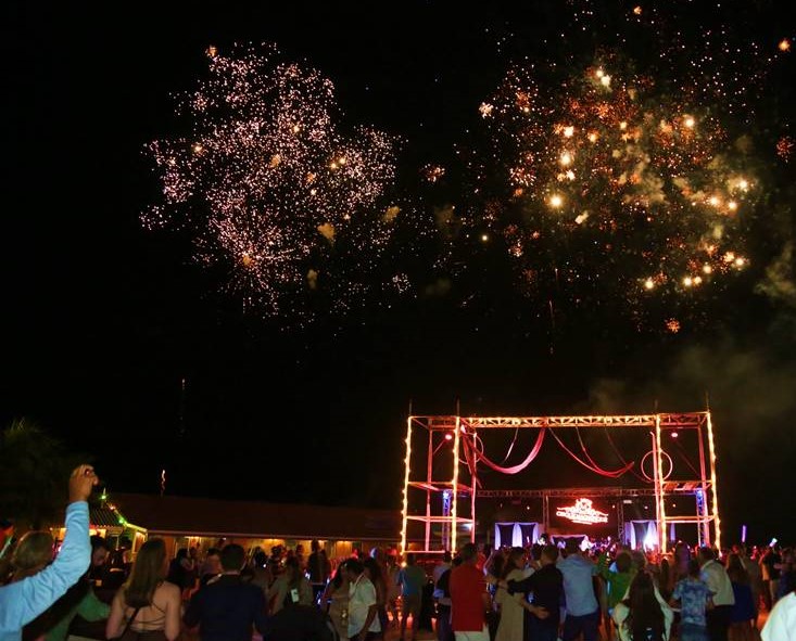 SunscapeCuracao's tweet photo. "Ring in the #NewYear at our fun-filled celebration at #SunscapeCuracao Resort, Spa &amp; Casino! 🎉
 Reserve your spot at our special #NYE table! See Concierge for more info. #Cuaracao" https://t.co/aWUZVlpKwN