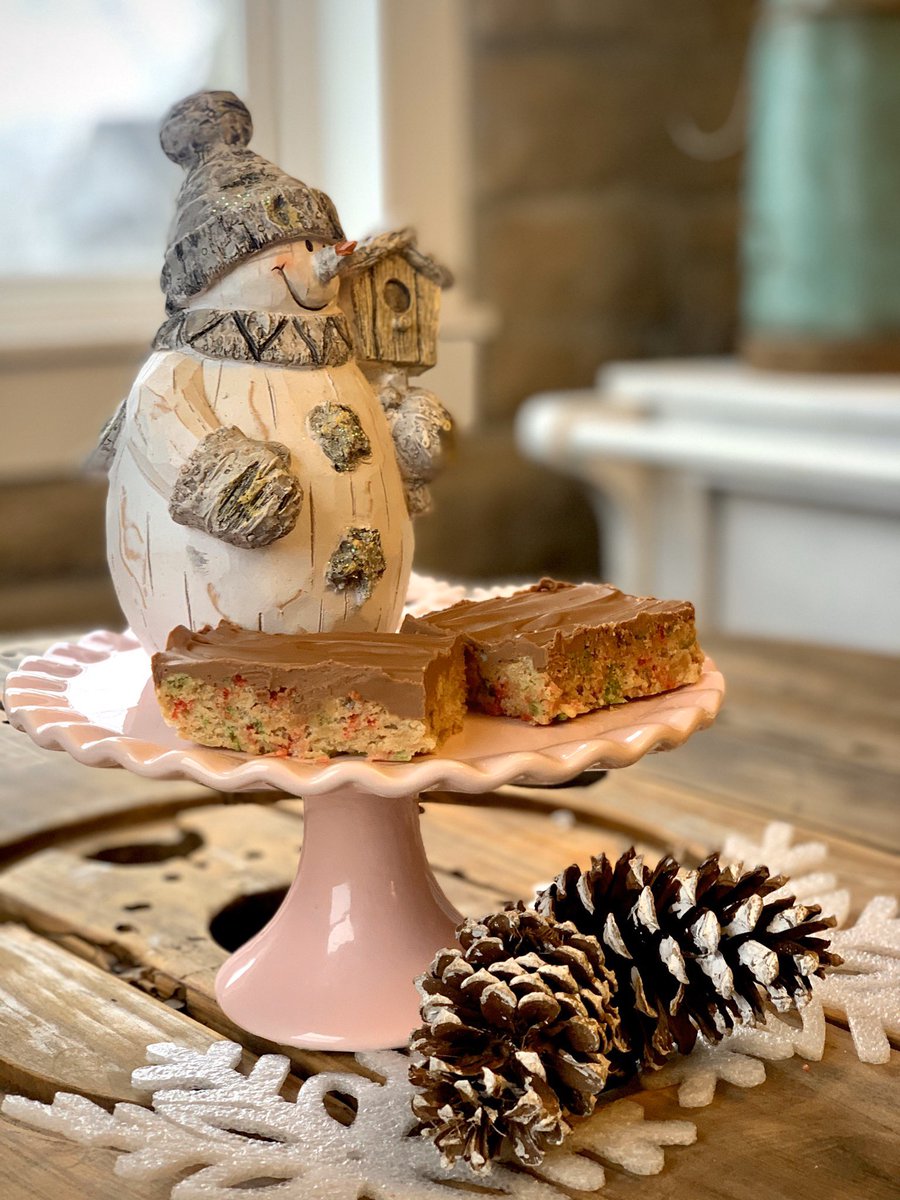 CVilleC_C's tweet photo. Holiday Scotcharoos this weekend!
.
#scotcharoos #scotcharoobars #eatlocal #cottleville #cottlevillemo #keepcottlevillecool https://t.co/KXWHysw2X0