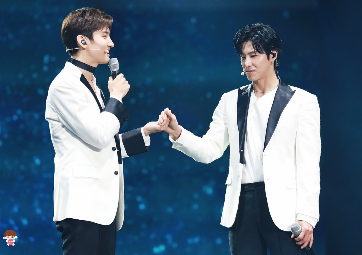 lichee0218's tweet photo. 191228 The Starry Night with Cassiopeia

오빠 16주년 축하합니다~

 #동방신기⁠ ⁠⁠⁠⁠⁠⁠⁠⁠⁠⁠⁠⁠⁠#Changmin #유노윤호 #최강창민 #ユンホ #チャンミン https://t.co/FMTmaEjpaA