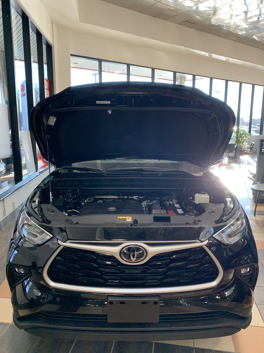 BochToyota's tweet photo. We have the all-new 2020 Toyota Highlander right here in our showroom! Come on down and get a closer look of this beauty! #boch #bochtoyota #toyota #highlander #2020 #2020highlander #toyotahighlander #2020toyotahighlander https://t.co/NgqZebtIod