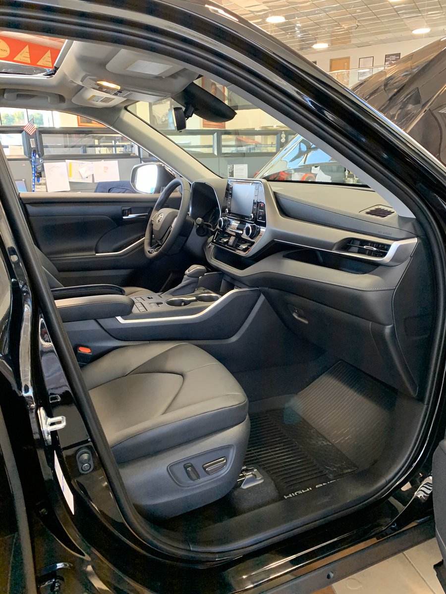 BochToyota's tweet photo. We have the all-new 2020 Toyota Highlander right here in our showroom! Come on down and get a closer look of this beauty! #boch #bochtoyota #toyota #highlander #2020 #2020highlander #toyotahighlander #2020toyotahighlander https://t.co/NgqZebtIod