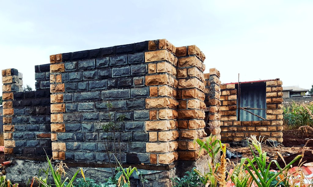 Mixing two kinds of stones can bring out the best of both worlds.

#BeautyMatters 
#ZeroJoint
#Walling 

ub.co.ke