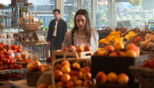 SeriesTWBZ's tweet photo. A 2ª temporada de YOU é uma das melhores temporadas de série do ano. Com uma qualidade absurda, com uma história que assim como na 1ª temporada, consegue te manter vidrado e tenso do começo ao fim. Penn Badgley e Victoria Pedretti simplesmente impecáveis. E o final? MEU DEUS! https://t.co/BupY5QHiNY