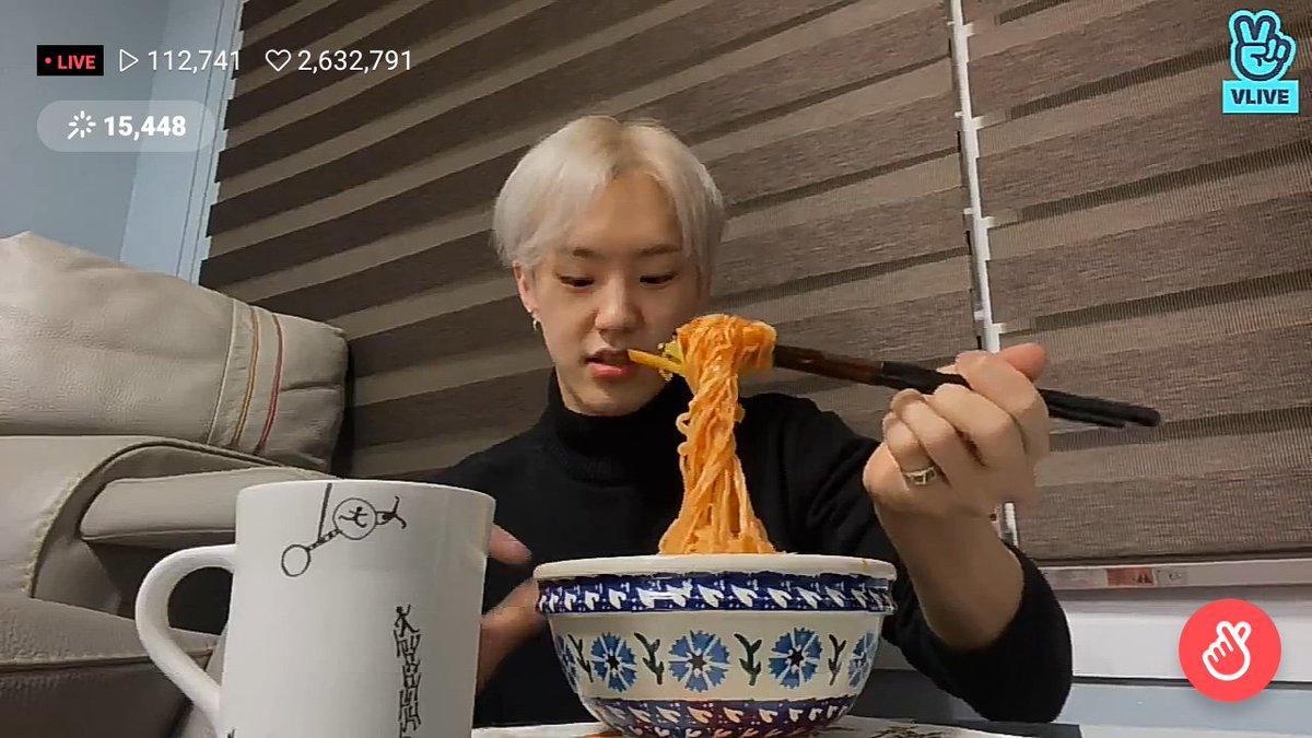 Cottonmochi3's tweet photo. 191228 혹시 야식 (Hoshi's Vlive)
- He is doing a Vlive at his own house
- His family is fascinated seeing him do vlive
- He rarely eat this late
- He said Seungkwan and Dino doesn't like cucumber (DK too)

@pledis_17 https://t.co/QOdOwmB2ak