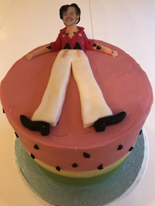 TheThumbsie's tweet photo. Harry Styles Watermelon Cake, as requested by my 15 year old #onedirectionfan, finished. Happy birthday Charlotte, looking forward to seeing #harrystyles in April with you xx
#OneD #thumbsucking #fingersucking https://t.co/gBOZZUFo0Z