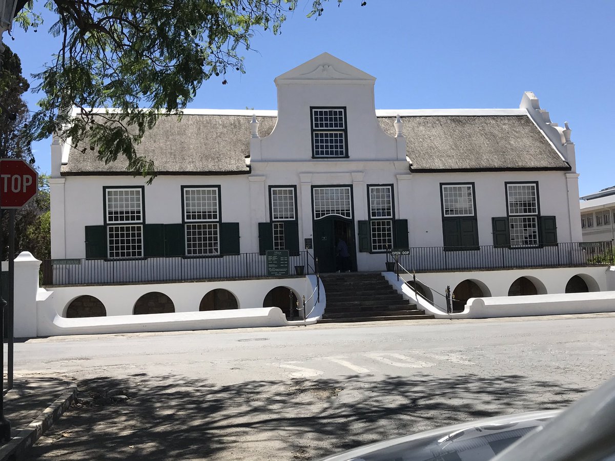 HankeFourie's tweet photo. Reinet-huis • Pastorie van die NG Kerk Graaff-Reinet van 1822 - 1904 (82 jaar) deur predikante (vader en seun) Andrew and Charles Murray bewoon. Nou ‘n kultuur historiese museum. Waarskynlik deur Kaapse Argitek Louis Thibault  ontwerp. #SAMuseums https://t.co/GF0TVbxga5