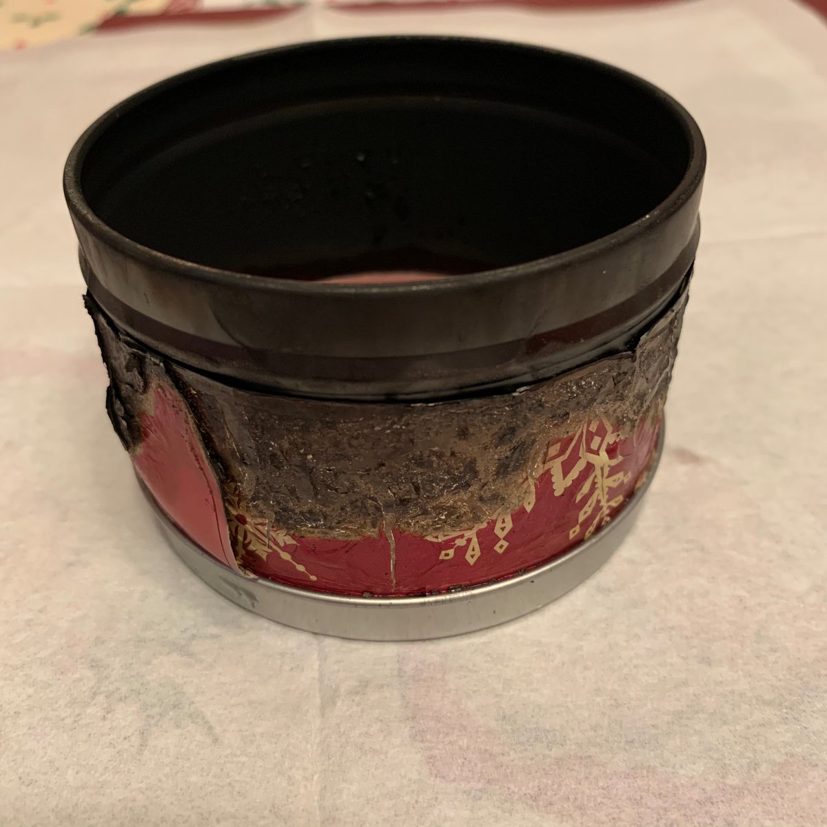 RozChamps's tweet photo. @Primark nearly had our whole Christmas ruined and our house almost catch fire after this candle we’d been burning for just over an hour set alight in a huge flame in a matter of seconds. So scary. Thanks #primark https://t.co/34bqIyc6Uj