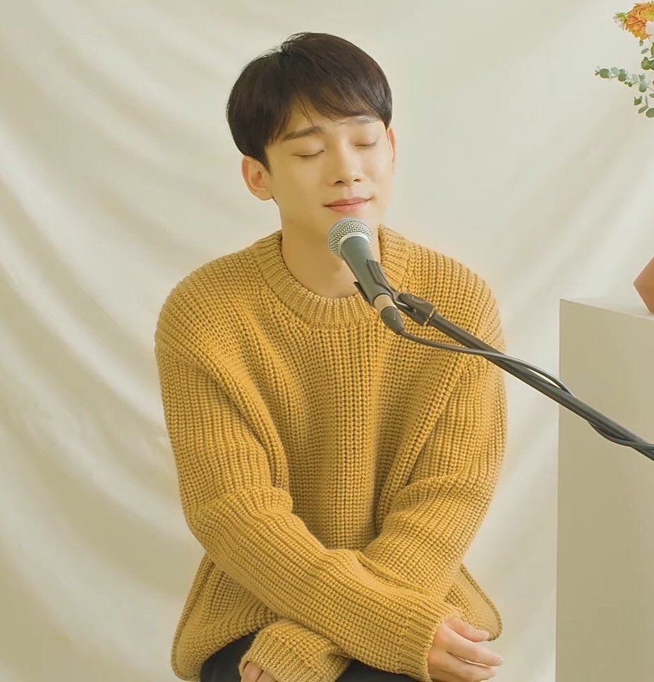 kjddoingthings's tweet photo. you know what matters most Jongdae is happy and peaceful while singing 
#8YearsWithCHEN https://t.co/oK7UawAdlM