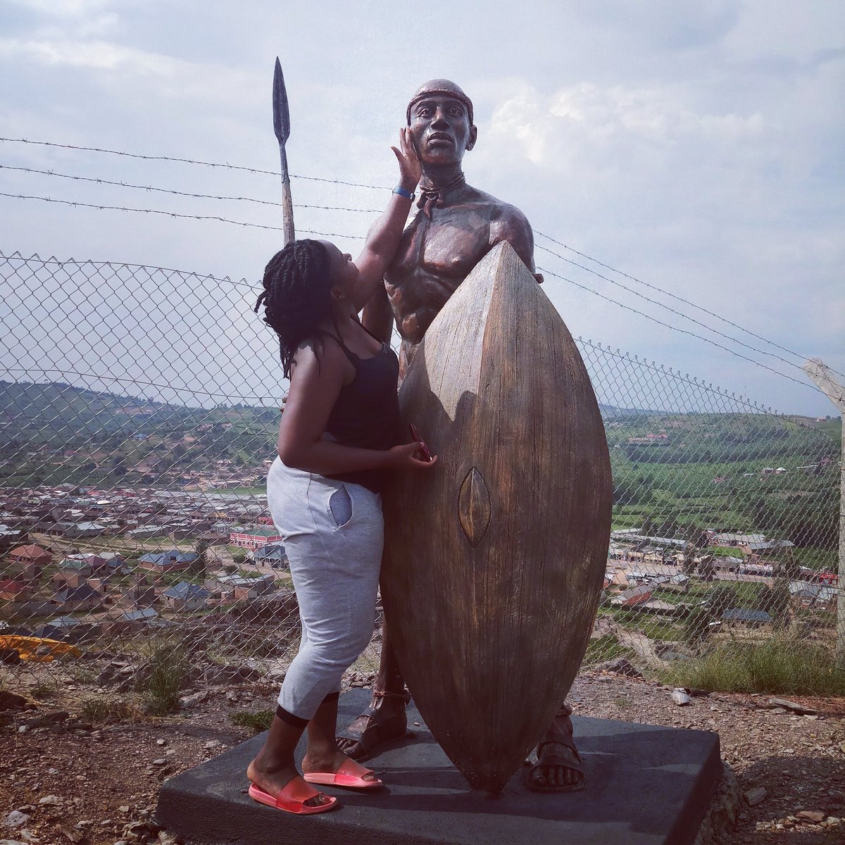 Anniesimie's tweet image. Enroute the Rwenzoris but first, #VisitIgongo #IamCMC