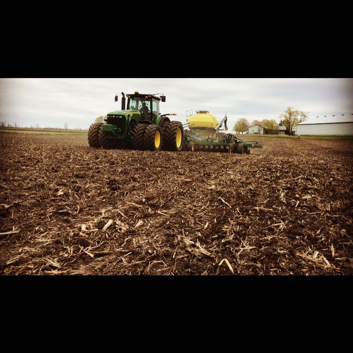 Brotherhood_59's tweet photo. #ExSoy #lifeofasoybean #rewind2019 #delivery2019 #processing2019 #harvest2019 #spray2019 #plant2019 https://t.co/EhicBbocy1