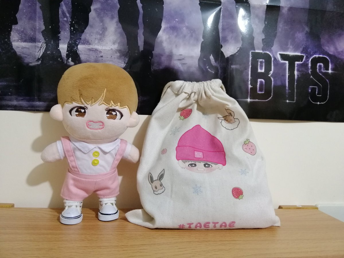 dollmompam's tweet photo. Babe V is ready for two-day cupsleeve events hopping for daddy V's b-day! 

Pouch from @winterVerry1230 ❄️🍓 https://t.co/xhMOacYQ3r