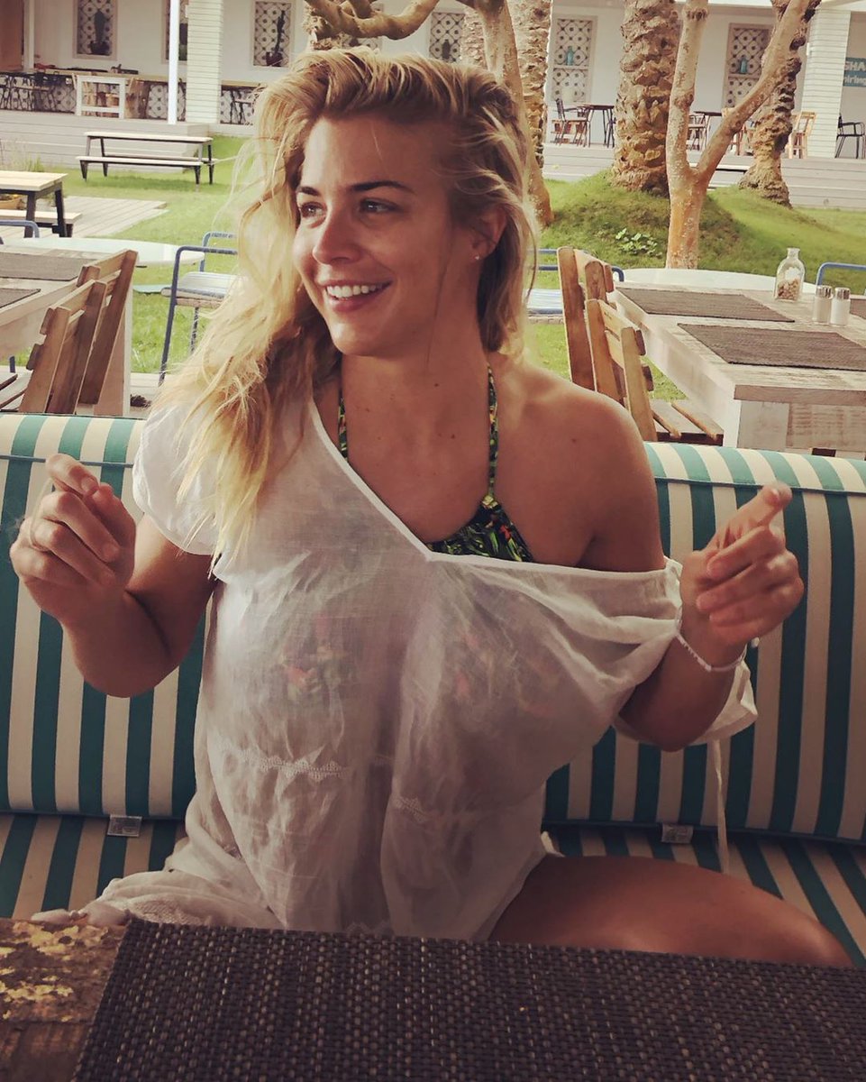 PinnacleTrends's tweet photo. Gemma Atkinson https://t.co/UwWyDnOCiS