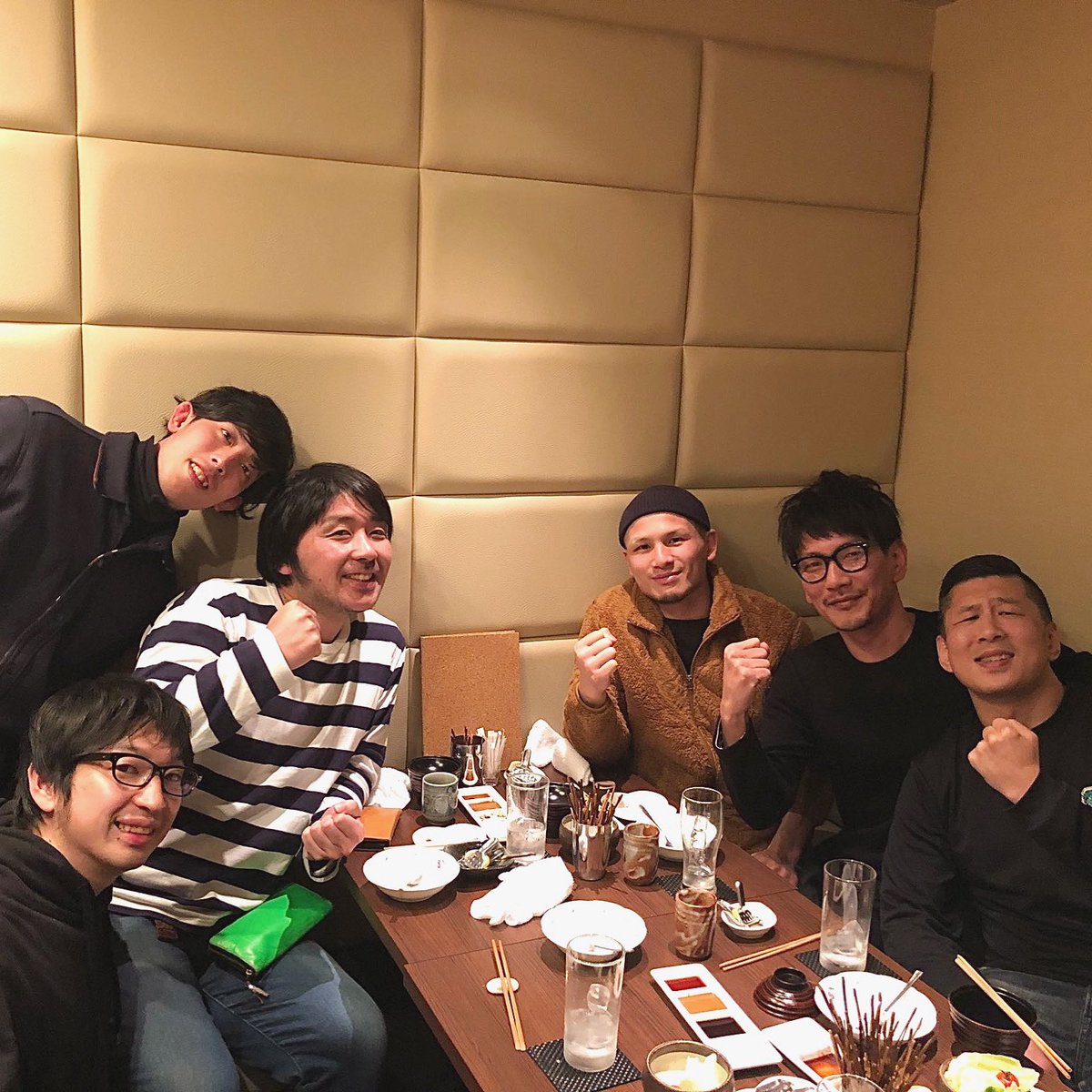 nave_mma's tweet photo. 放送作家:浜口 倫太郎さんとお会いさせていただきました✍️
皆それぞれの世界で活躍されてるし、自分もファイターとしてまだまだ頑張っていかないと行けませんね💪
本日は、この場を提供してくれたnanocolor代表/川端さんありがとうございました✨😊
#grandsquare #mma #NavE #oss https://t.co/exLA0aebLZ