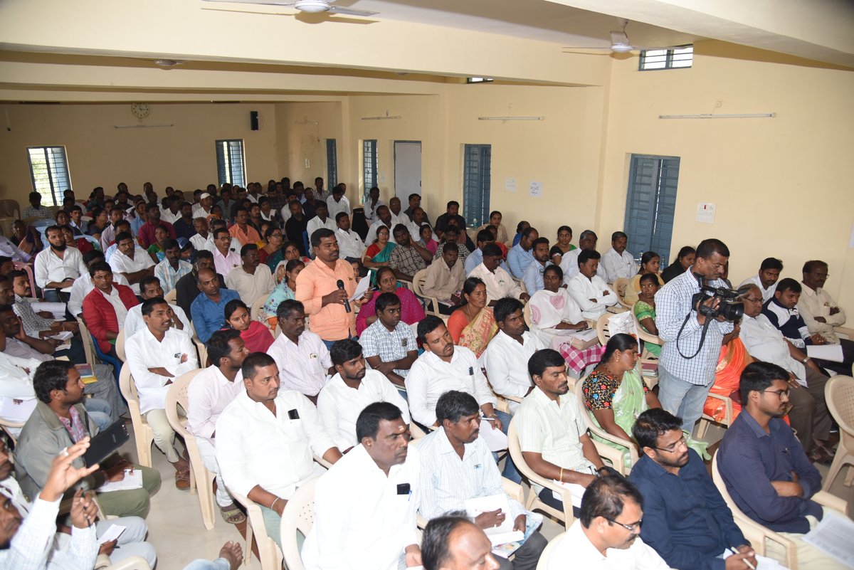 Collector_MBNR's tweet photo. Dist. Collector held a meeting with Sarpanches,Panchayat Secretaries,FAs,TAs of Nawabpet Mandal to review the progress of construction works of soak pits,dumping yards &amp; crematoria in the mandal.

Meeting also discussed the progress of @HarithaHaram.
@DRonaldRose
@kranthi_valluru https://t.co/roi1wVmTrg