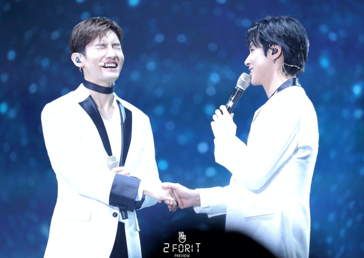 191228 The Starry Night with Cassiopeia
이제 진짜 물러나보겠습니다🙇‍♀️
모두 수고하셨고 듀오 제일 많이 수고했고
울 듀오 많이 사랑해요💕
#동방신기 #유노윤호 #정윤호 #yunho #ユノ #ユンホ #최강창민 #심창민 #changmin #チャンミン #チャミ #東方神起 #TVXQ