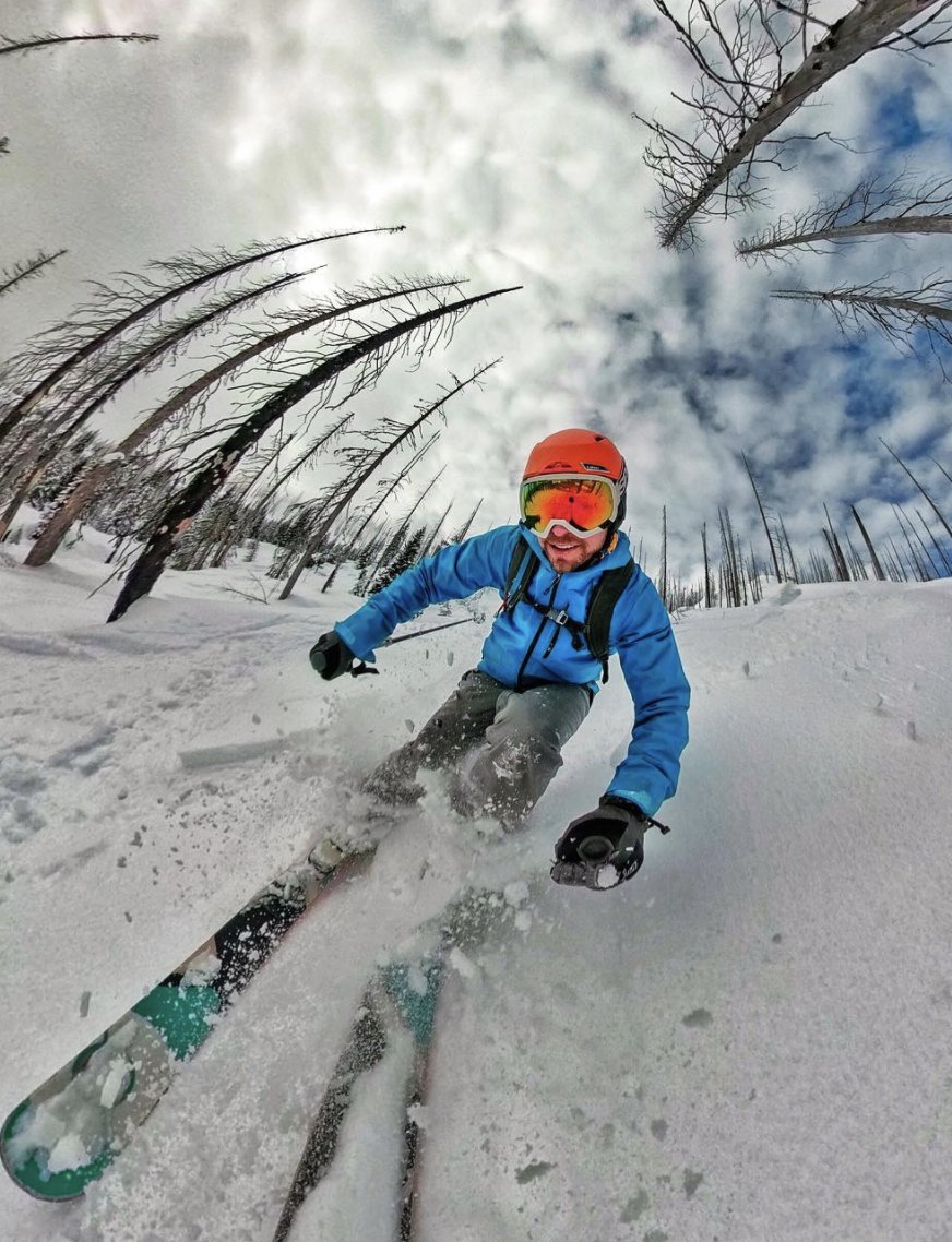 It’s the most wonderful time of the year in the #Okanagan – SKI SEASON! Blind Bay is in the middle of many #ski regions including Revelstoke, Kamloops, Vernon and Kelowna. Here’s Chris Wheeler shredding down the hill! ⛷ #ExploreShuswap