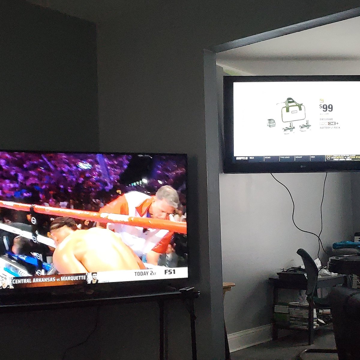 MrTopshelf's tweet photo. Multitasking https://t.co/cHfHGMxOB1