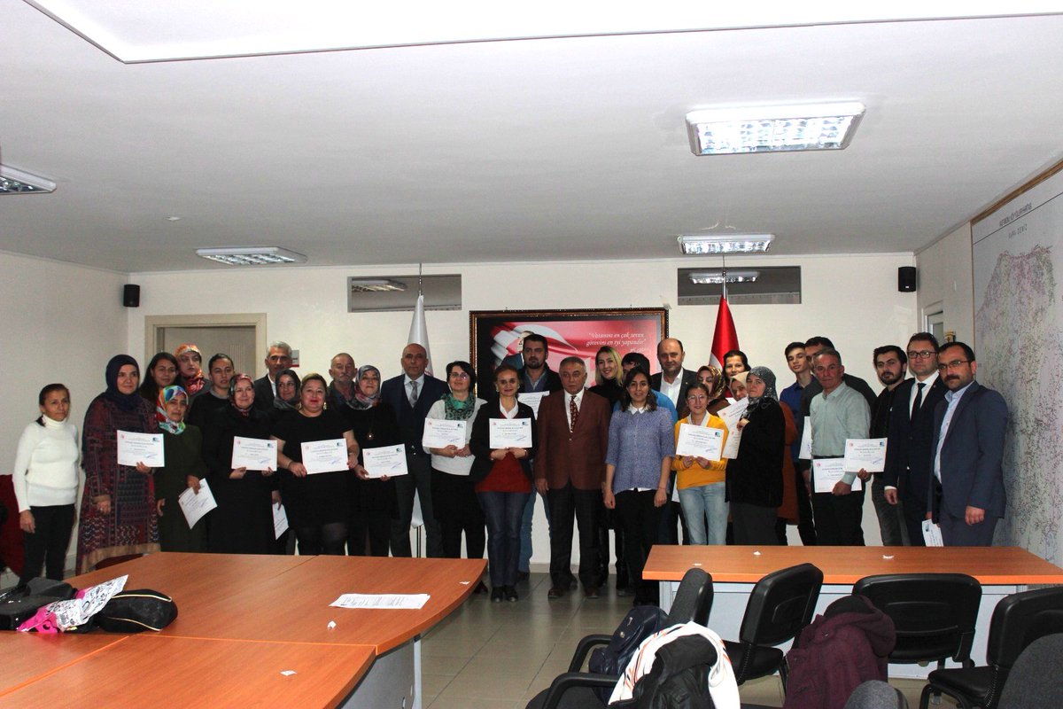 KastamonuTSO's tweet photo. KATSO, KOSGEB ve Ticaret İl Müdürlüğü işbirliğinde 2019 yılının son girişimcilik eğitimi tamamlandı, eğitimin sonunda KATSO Yönetim Kurulu Başkan  Yardımcısı Hasan Gülşen, KOSGEB İl Müdürü Nevzat Erol ve Ticaret İl… https://t.co/Cap6h8OyZy https://t.co/PYM8cAOTWr