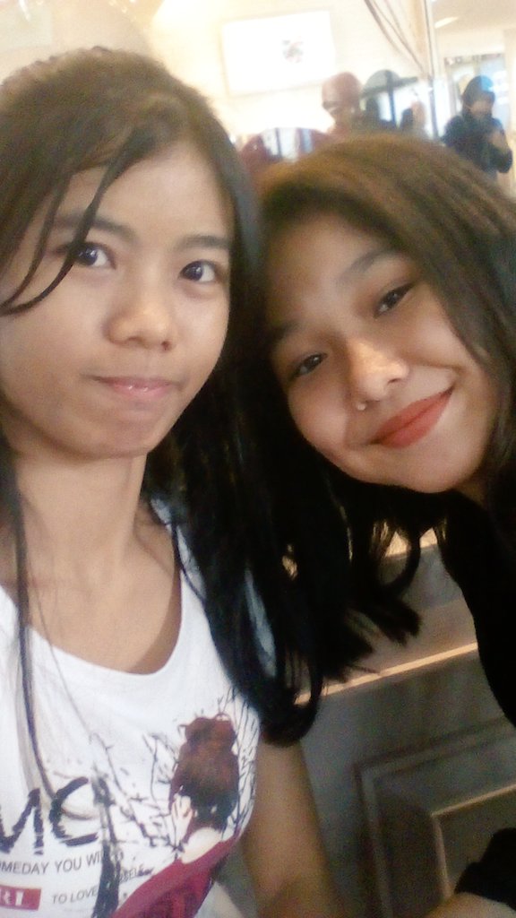 shashaa_natasha's tweet photo. Today I meet the prettiest girl ever @dayanaaalee . She's very sweet and kind. We also love TXT hahaha.. Wish we can meet again soon. ❤❤❤

#WinterNightinKL @BTS_twt 
@TXT_members #YeonBin 😆 https://t.co/M1iYmrcD1u