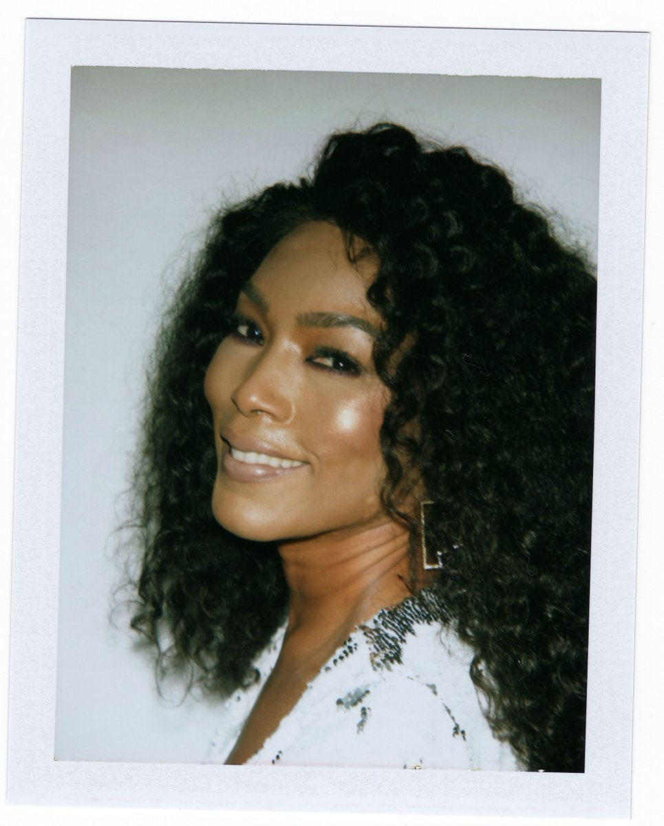 Tribeca's tweet image. This holiday season, treat yourself or someone you love to premier access to #Tribeca2020. Our Hudson Pass is now on sale at a discounted rate, but only for a limited time! Don’t miss out: bit.ly/1dRwUgb (Photo: Festival jury member @ImAngelaBassett at #Tribeca2019)